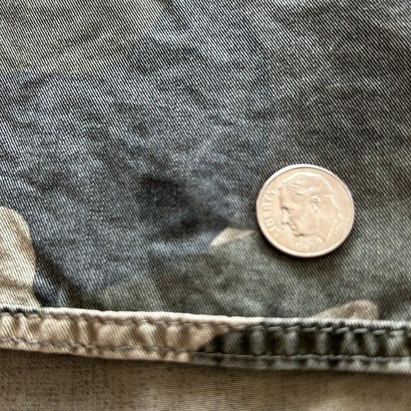 C&C CALIFORNIA Short Sleeve button down top green camo Sz S - Picture 10 of 11